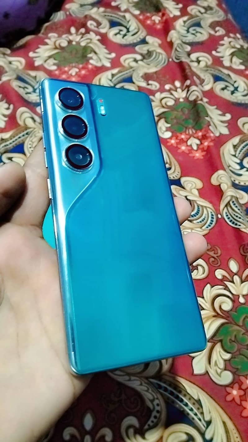 Tecno Camon 40 pro 10