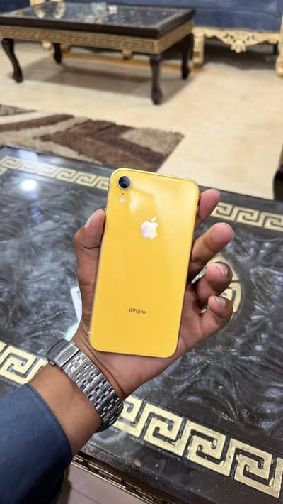 iPhone XR Yellow - Factory Unlock Battery 94 - 10/10 Condition