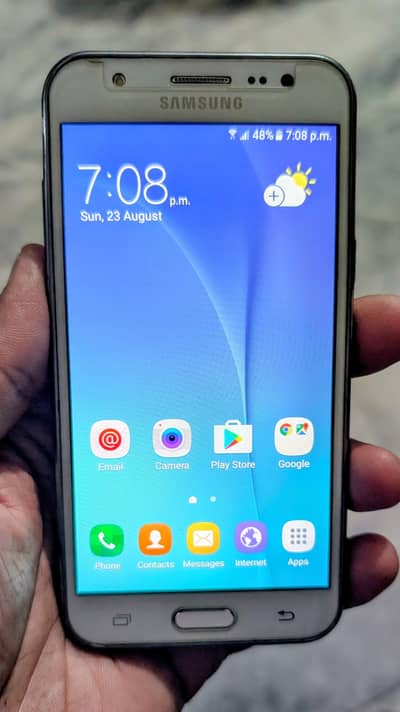 Samsung Mobile J5, extremely good condition. pta approved, dual SIM.