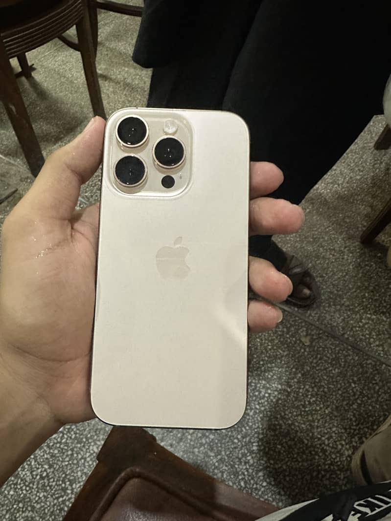 Apple iPhone 16 Pro 1