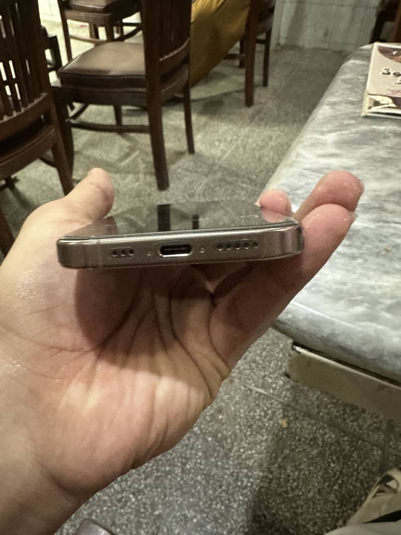 Apple iPhone 16 Pro 2