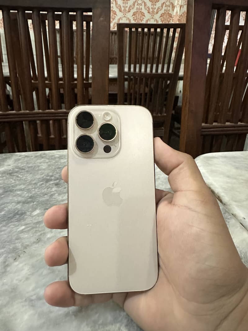 Apple iPhone 16 Pro 3