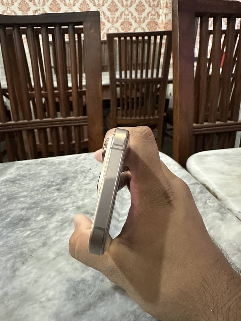 Apple iPhone 16 Pro 4