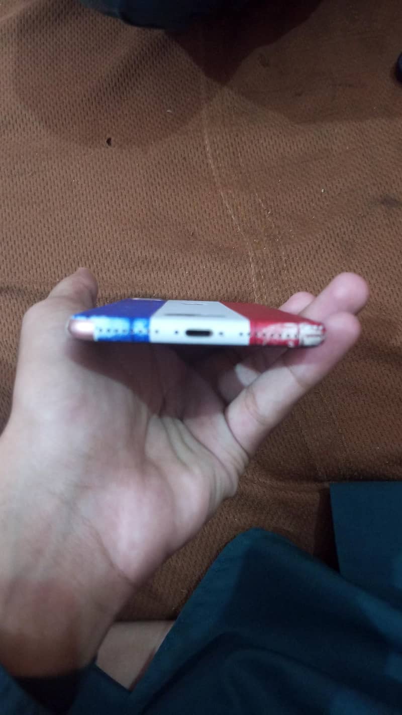 Apple iPhone 8 Plus 4