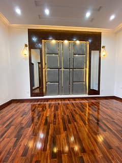 Wooden floor-Vinyl flooring-Pvc floor tile-Spc flooring-Laminate floor