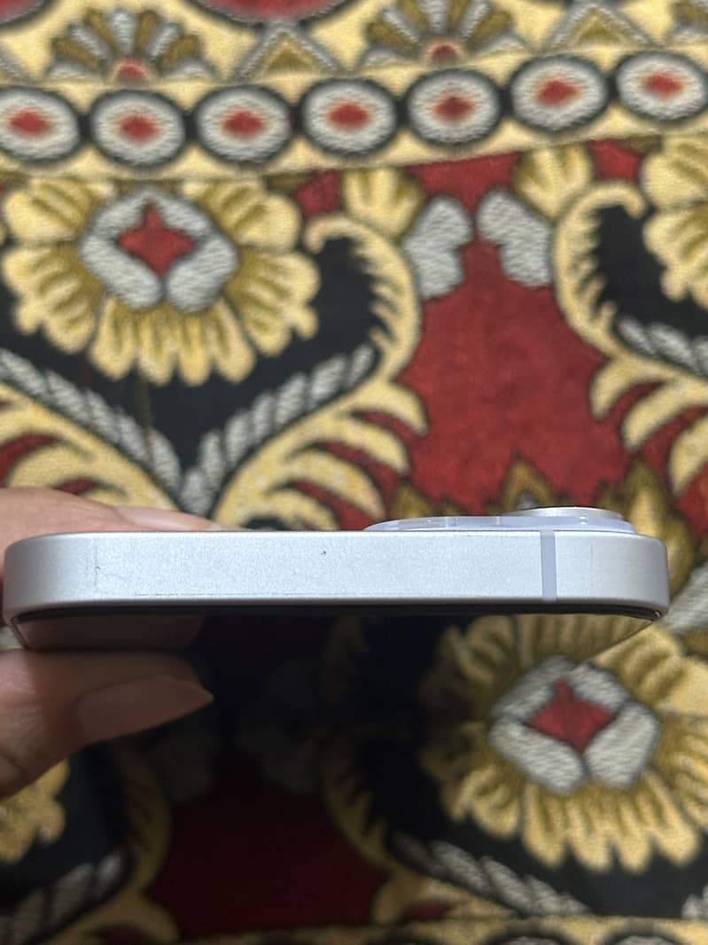 Apple iPhone 14 3