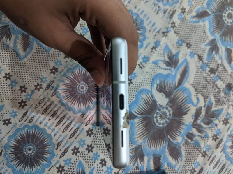 Google Pixel 7a 5