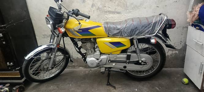 bike bilkul new he orijnal color red he