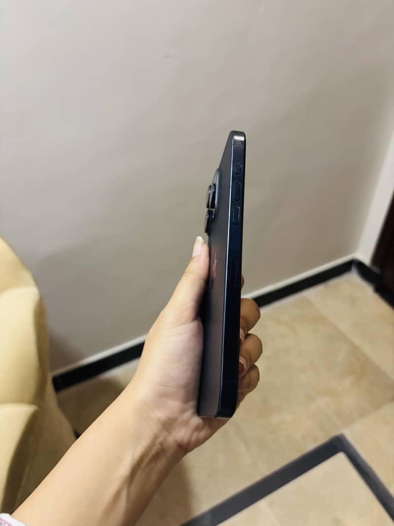 Apple iPhone 15 Pro Max 0