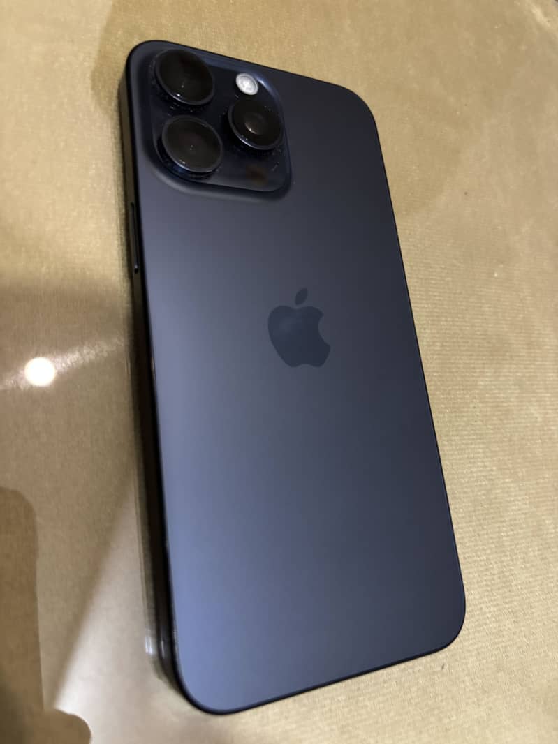 Apple iPhone 15 Pro Max 2