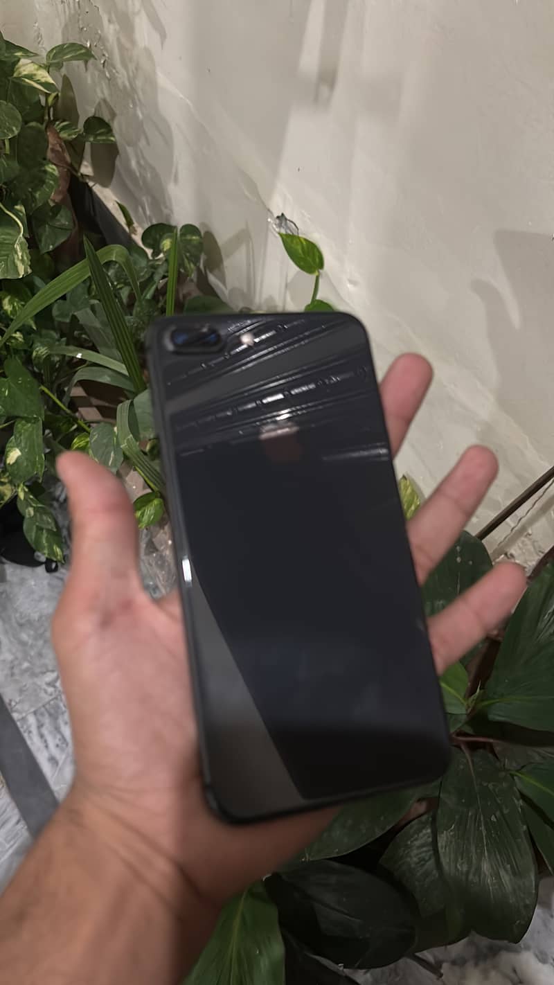 Apple iPhone 8 Plus 1