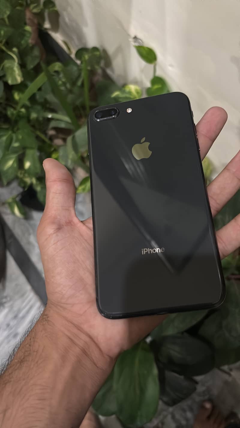Apple iPhone 8 Plus 2