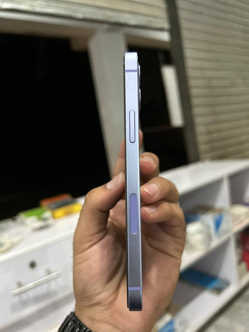 Apple iPhone 12 4