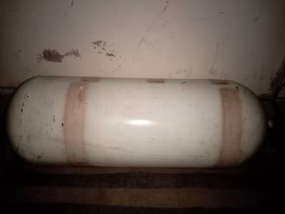 Cng Cylinder with Stand and toolkit good condition