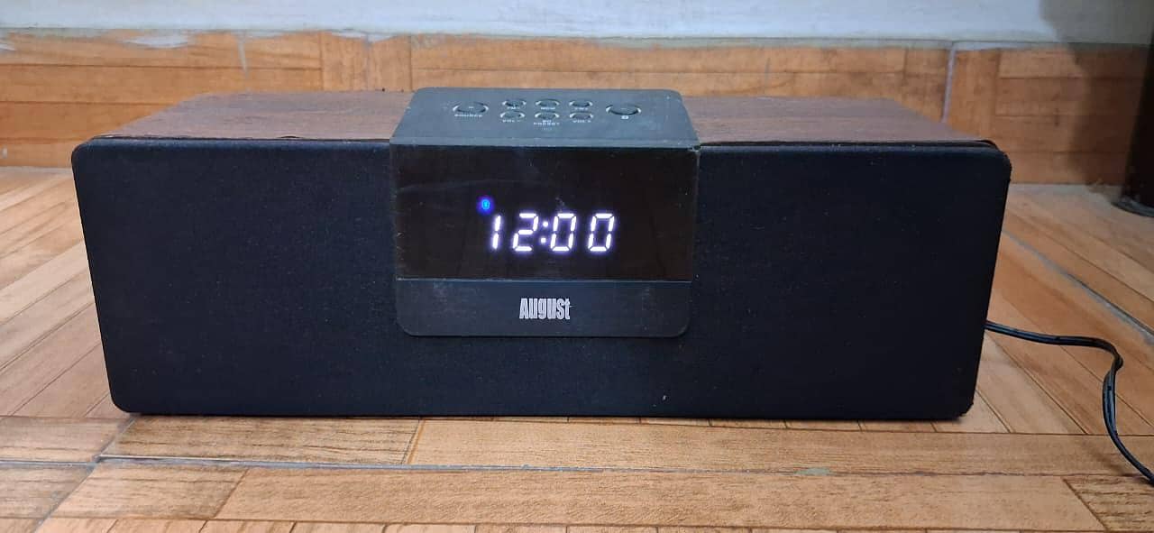 Agust bluetooth dock speaker 1
