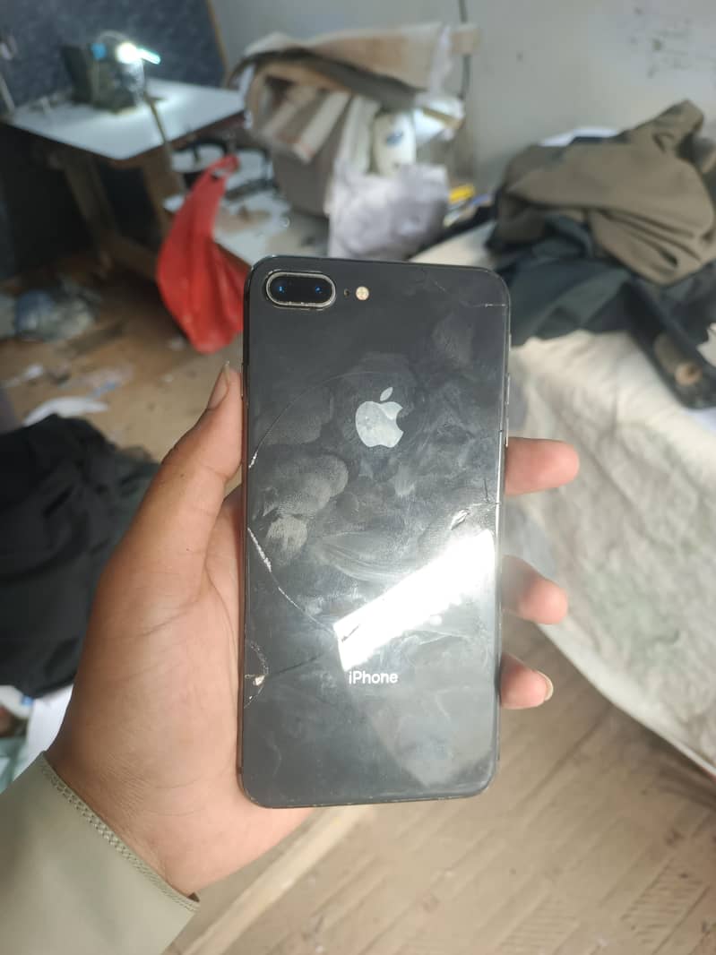 Apple iPhone 8 Plus 3