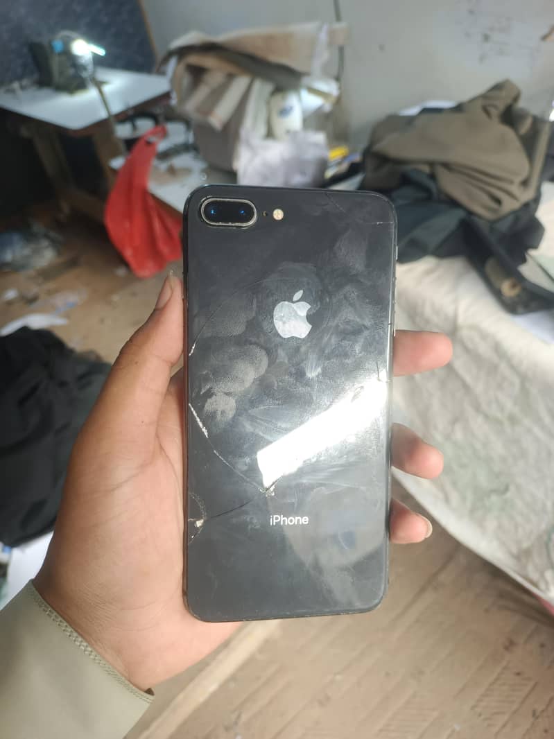Apple iPhone 8 Plus 4