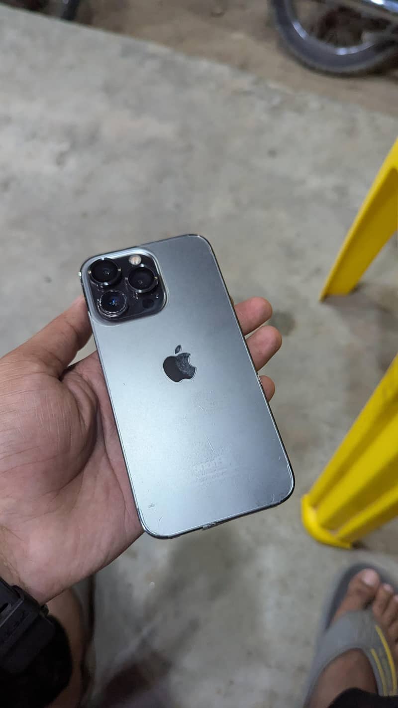 Apple iPhone 13 Pro 1