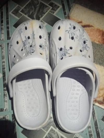 Ladies Floral Clogs – Size 8