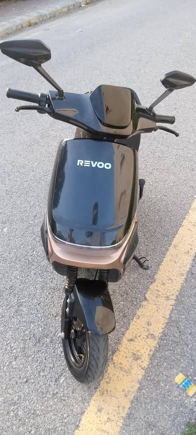 Revoo Electric scooty