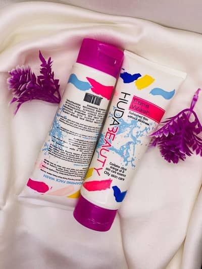 Huda Beauty Whitening & Brightening Face Wash 100ml (For Oily Skin)