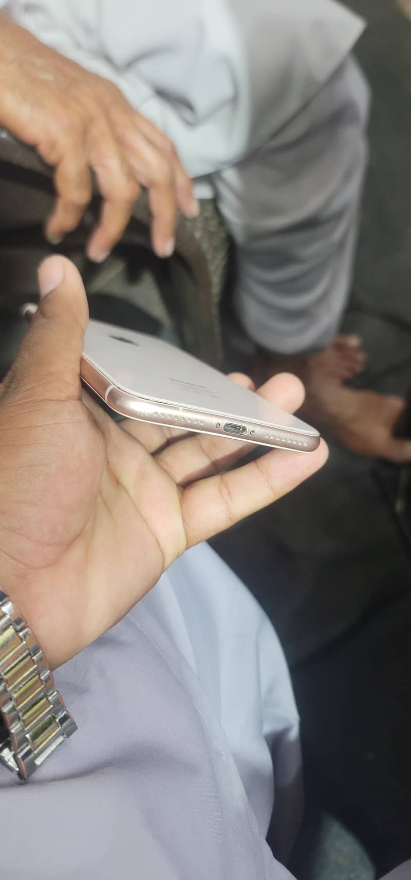 Apple iPhone 8 Plus 9