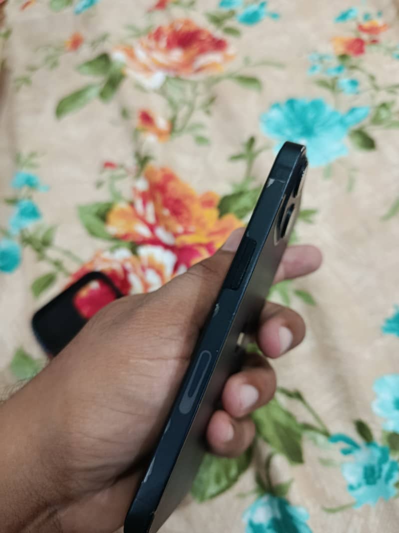 Apple iPhone 13 3