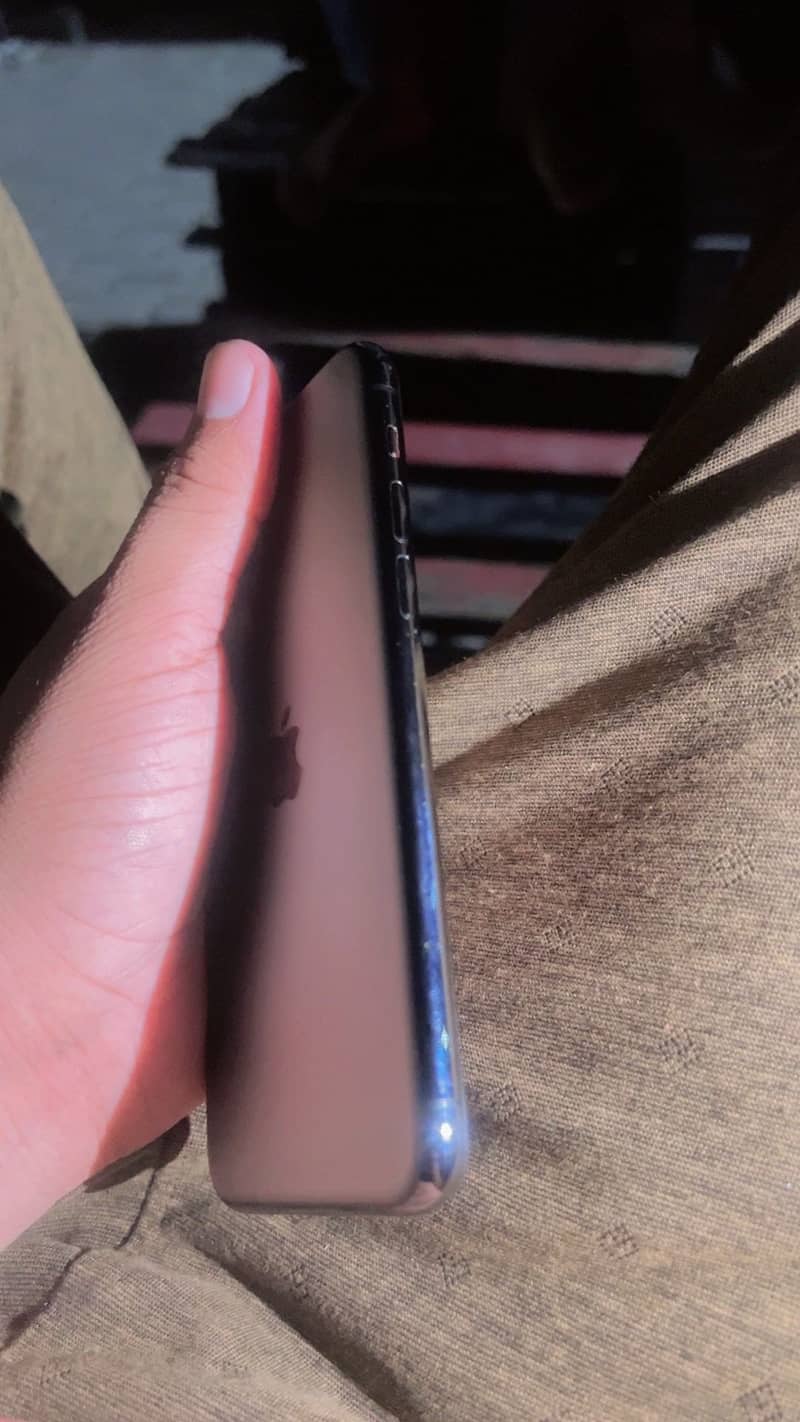 Apple iPhone 11 Pro 9