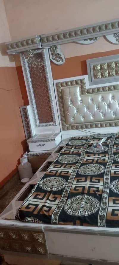 Lasanii, deco 4 piece  king size bedroom set. . i