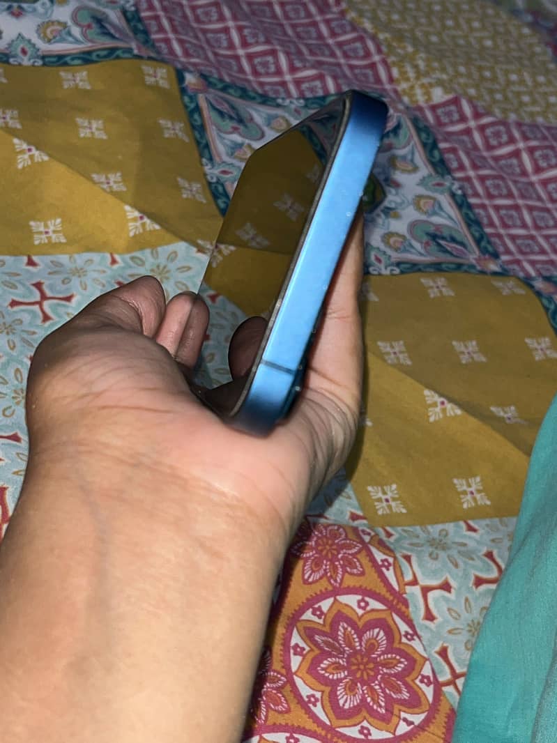 Apple iPhone 13 1