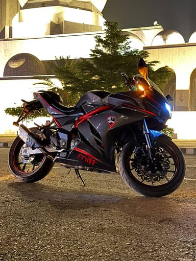 Taro GP1 400cc Superbike – Low Mileage – Crash Guards & Double Stand