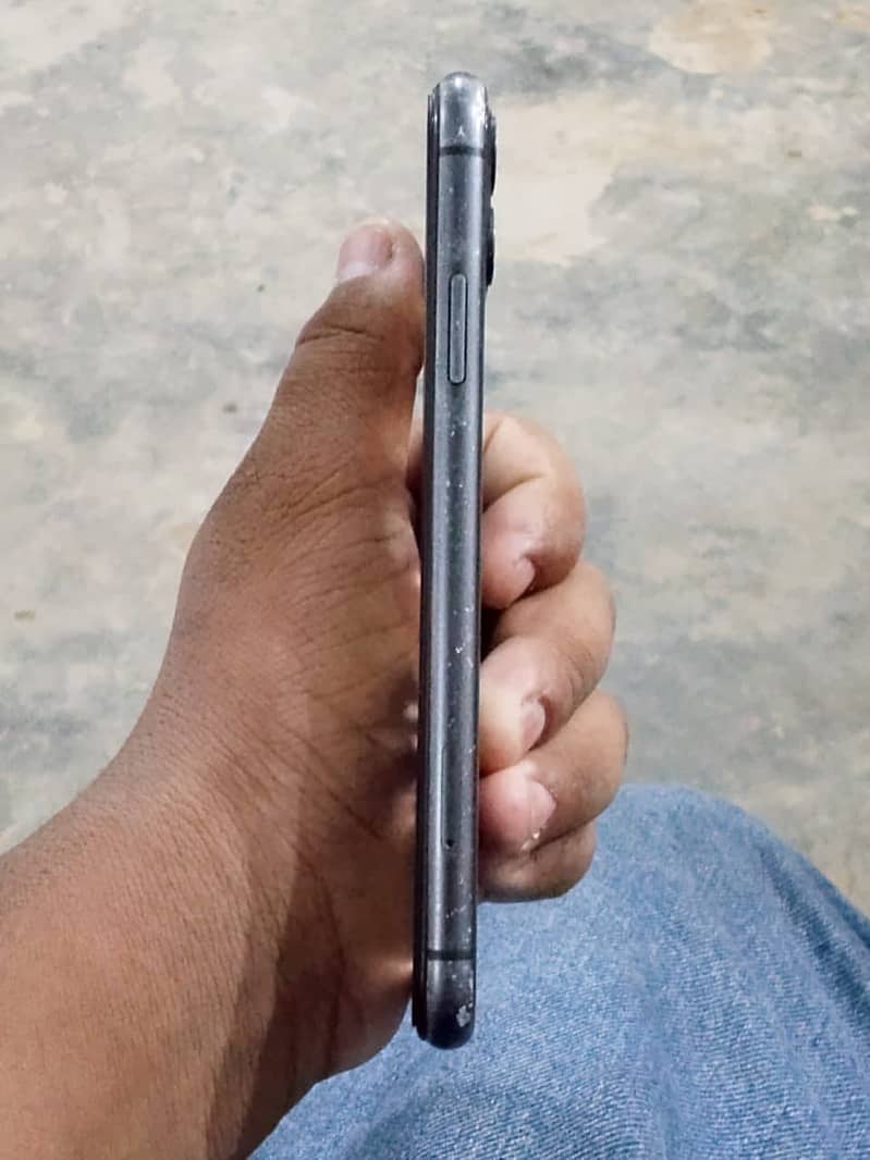 Apple iPhone 11 3