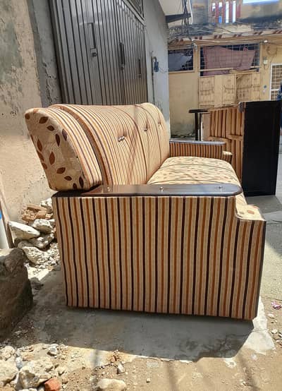5 Seater Sofa Set in Good Condition