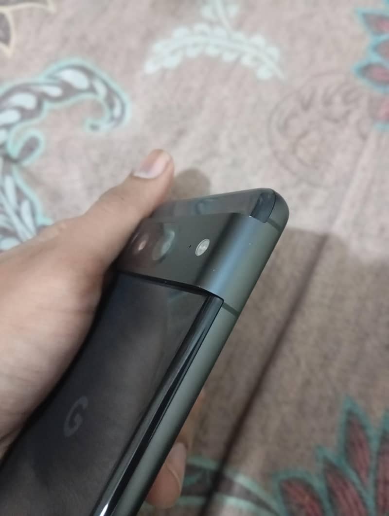 Google Pixel 8 4