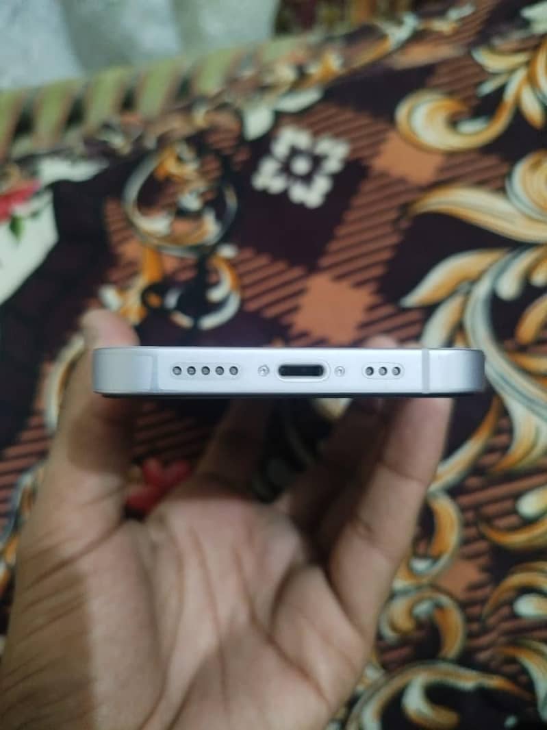 Apple iPhone 14 3