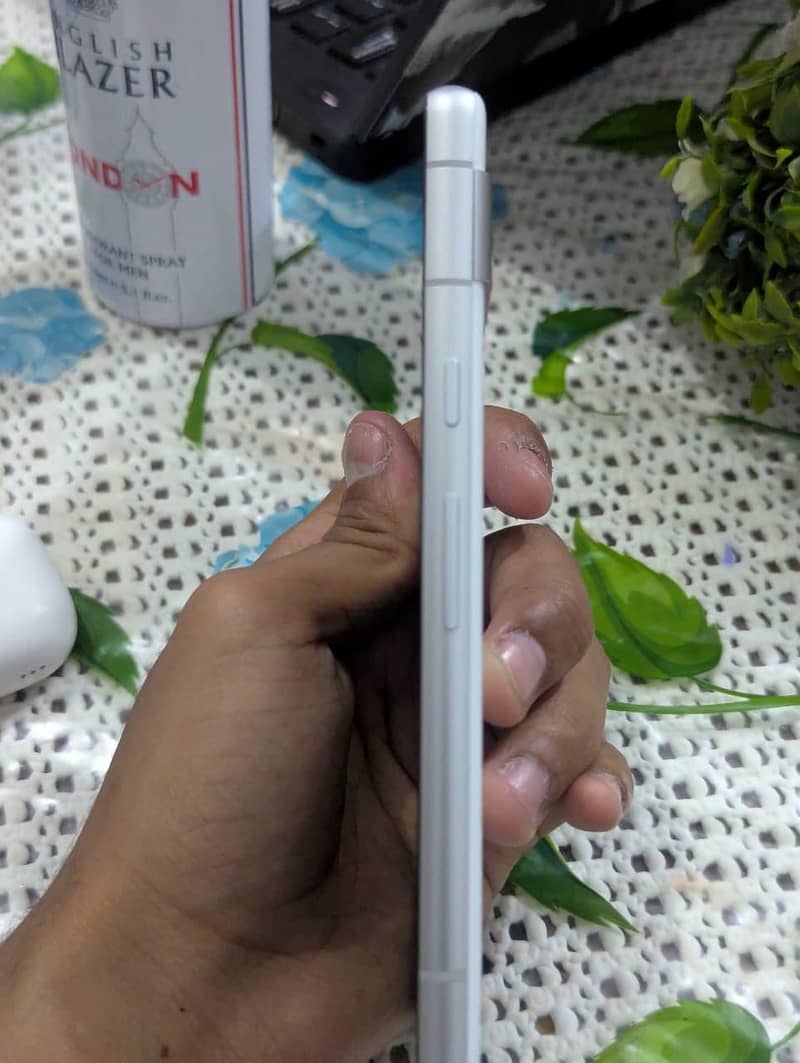 Google Pixel 7a 5