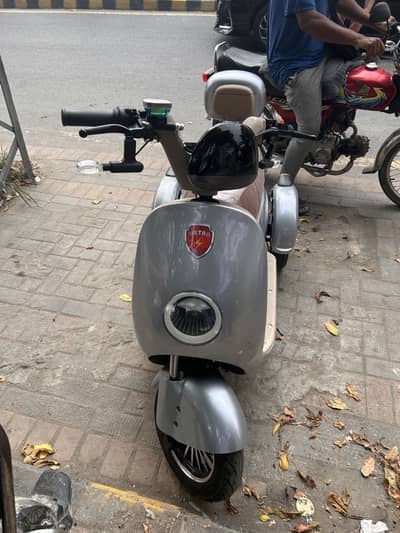 Metro Premium 3-Wheel Electric Scooter | Registered | 3 weeks old
