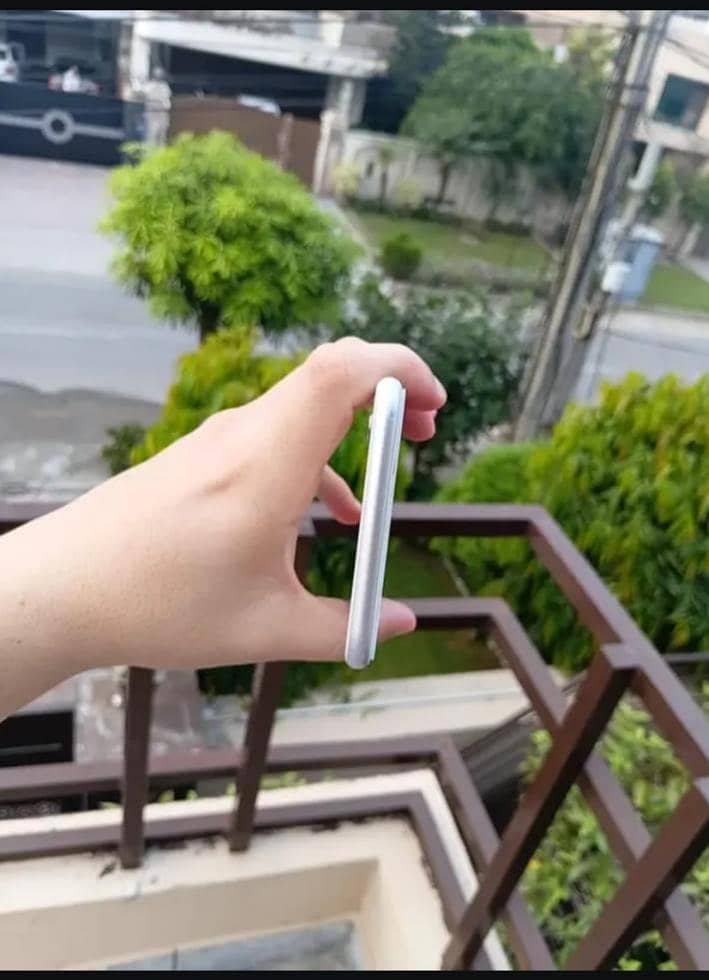 Apple iPhone 6 Plus 5