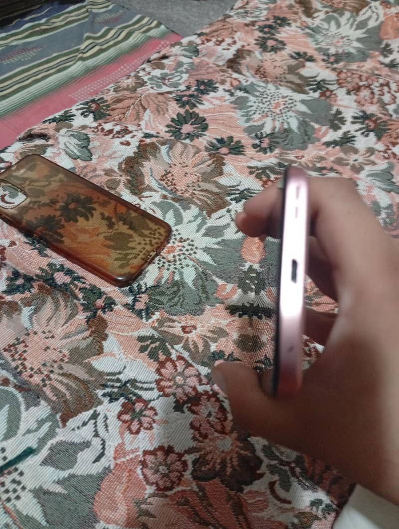 Nokia C32 3