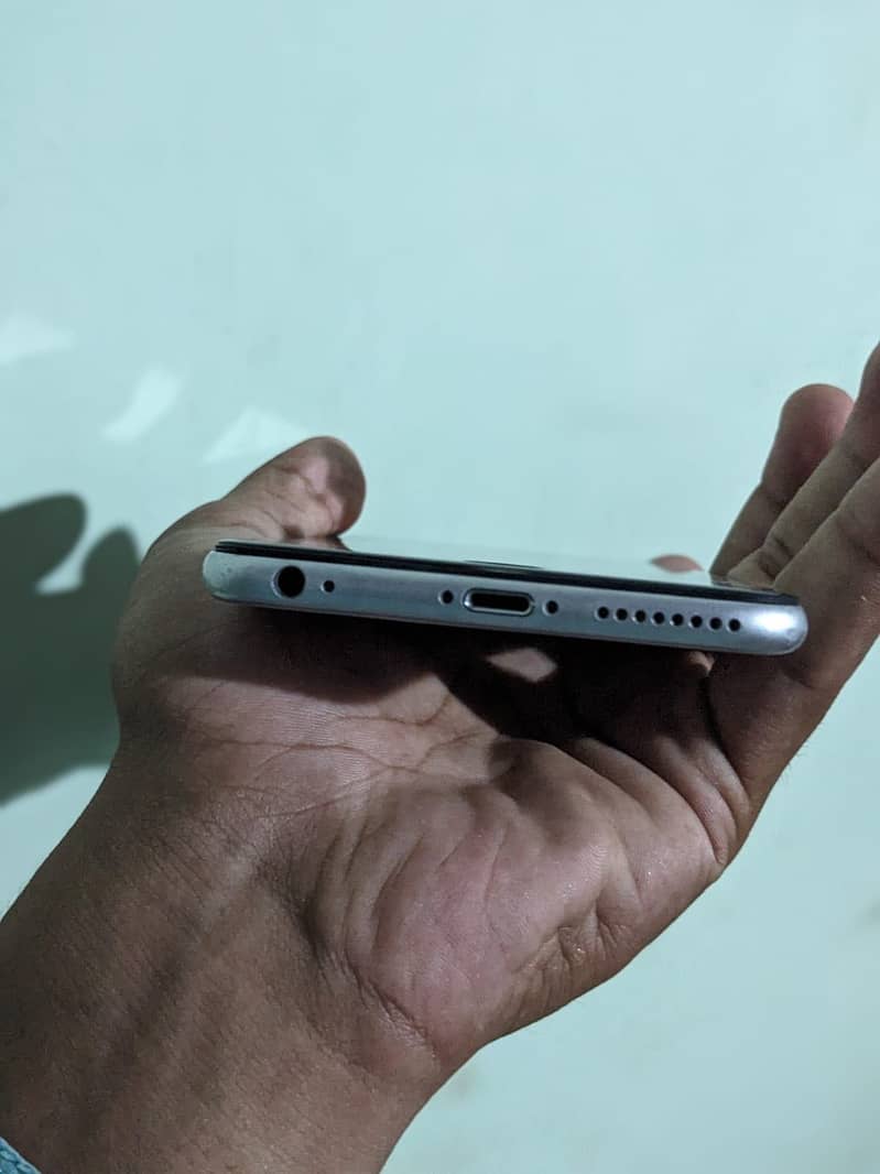 Apple iPhone 6S Plus 4