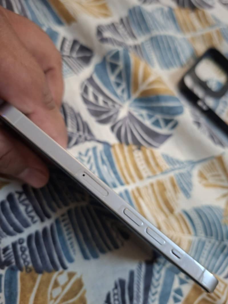 Apple iPhone 13 Pro 3