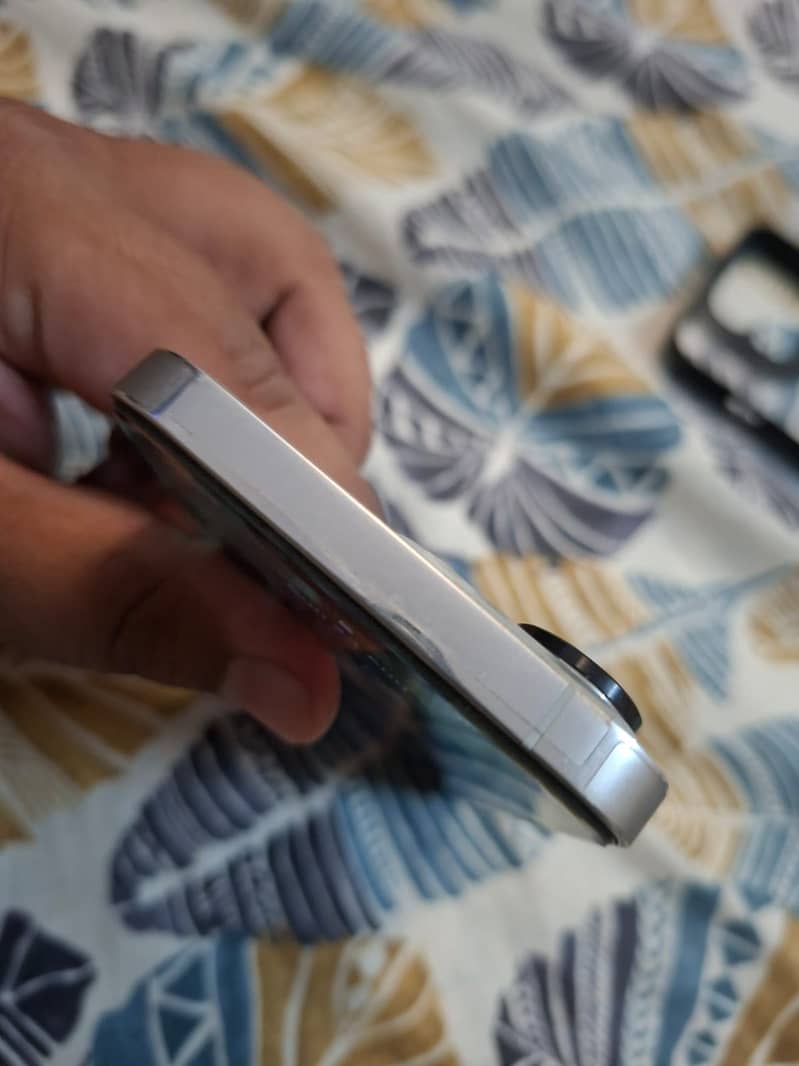 Apple iPhone 13 Pro 4