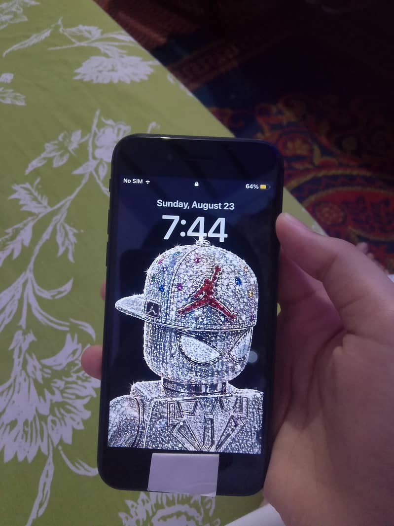 Apple iPhone 8 1