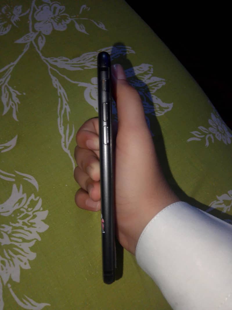 Apple iPhone 8 3
