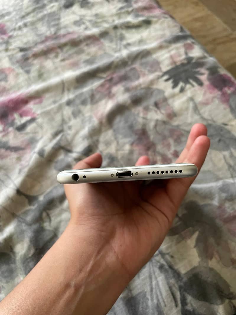 Apple iPhone 6 Plus 0