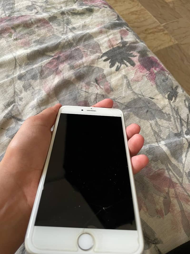 Apple iPhone 6 Plus 4