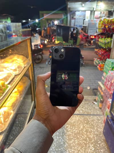 Apple iPhone 13
