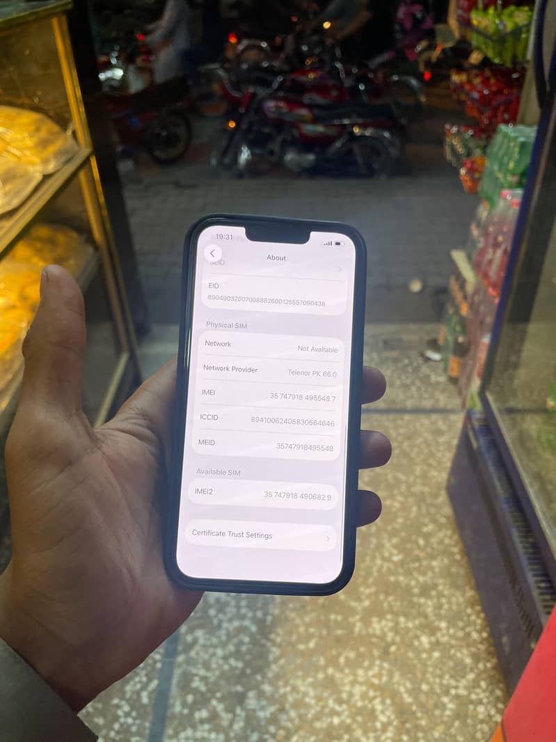 Apple iPhone 13 4