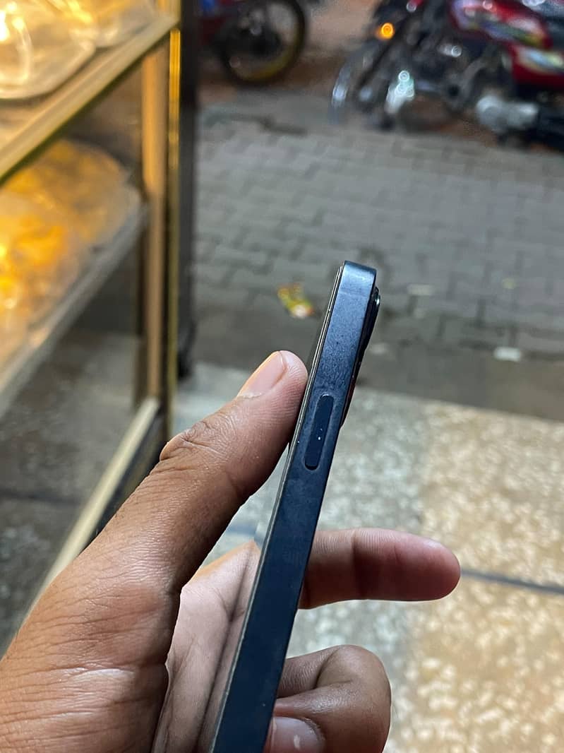 Apple iPhone 13 5