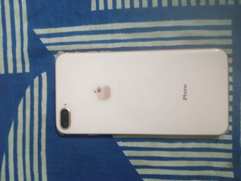 Apple iPhone 8 Plus 3